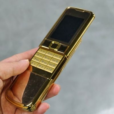 Хорошая цена. 2G GSM Dual SIM Bluetooth Новый Классический 8800 Слайдер Мобильный Телефон 2,4 дюйма Экран онлайн